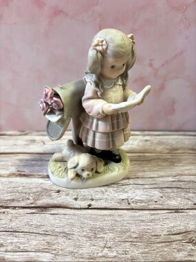 Enesco Hallmark 1998 “Signed, Sealed And Delivered With Love” Figurine #0110